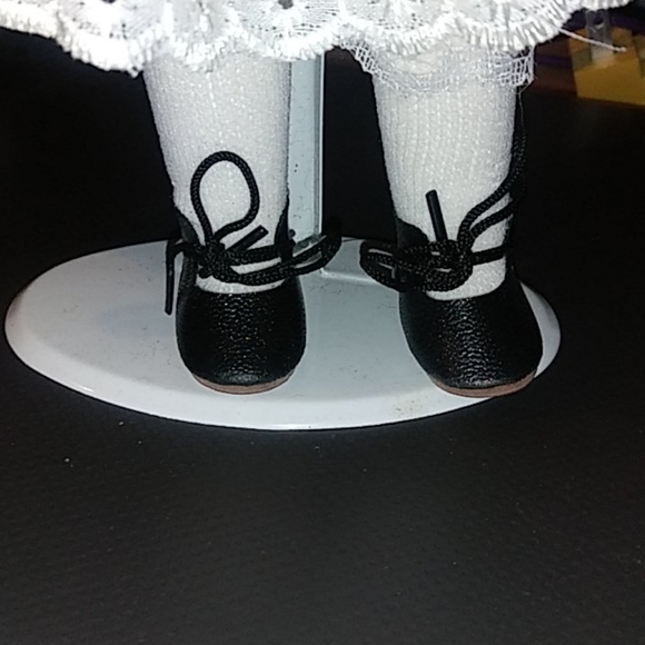 Porcelain doll - Picture 2 of 5